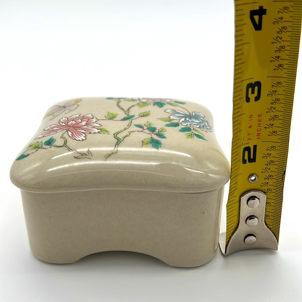 Vintage Takahashi Porcelain Jewelry or Trinket Box- Flower & Butterfly - Picture 11 of 12